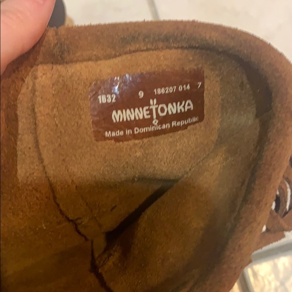 Minnetonka 3 Layer Fringe Boot - Picture 6 of 12